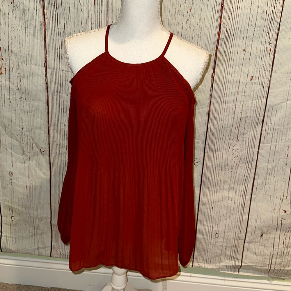 Entro cold shoulder top